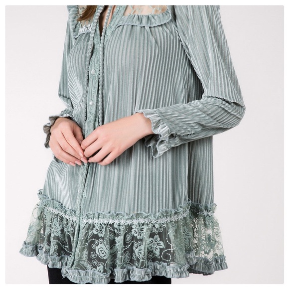 Feminine Feature Velvet Tunic Top - Picture 6 of 9